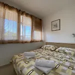 Sara *